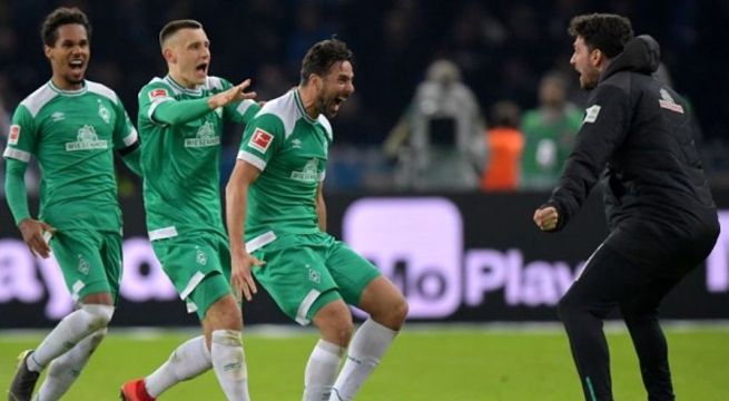 Claudio Pizarro anota un impresionante gol de volea frente al Borussia Dortmund