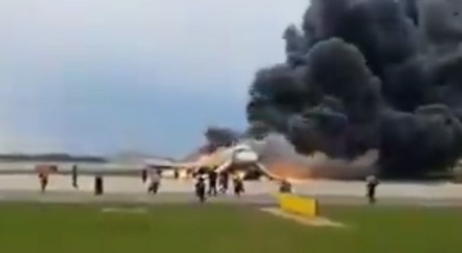Rusia: a 41 sube cifra de fallecidos en incendio de avión en Moscú