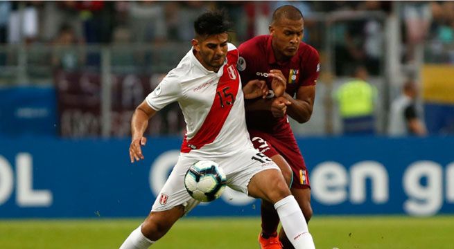 Carlos Zambrano no entrenó con la selección peruana y está en duda para el sábado