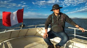 Peruano descontamina gran parte del lago Titicaca en solo 15 días