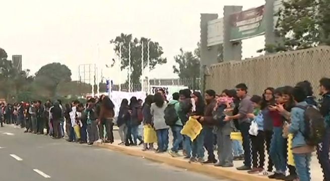 Alumnos de San Marcos formaron cadena humana frente a Ciudad Universitaria