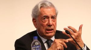 Mario Vargas Llosa: «El Congreso estaba lleno de semianalfabetos y de pillos»