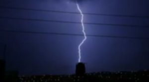 Fuerte tormenta eléctrica causó alarma en vecinos de Arequipa [VIDEO]