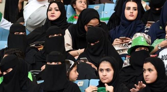 Arabia Saudí permite por primera vez a mujeres asistir a partidos de fútbol