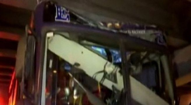 Pueblo Libre: 25 heridos al atascarse bus en puente de avenida Brasil