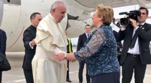 Papa Francisco llega a Chile en la previa a su visita al Perú