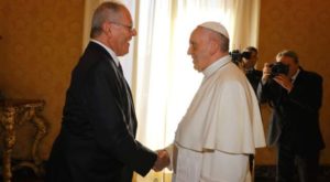 PPK le da la bienvenida al papa Francisco por arribo a Latinoamérica