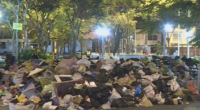Villa María del Triunfo: emergencia sanitaria por toneladas de basura en calles