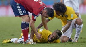 Momento mundial: La lesión que sacó a Neymar de Brasil 2014
