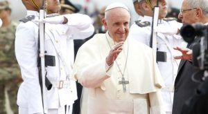 Papa Francisco inició su primer recorrido por las avenidas del Callao