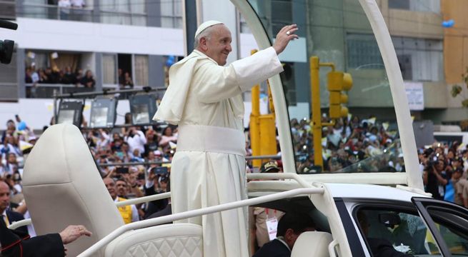 Papa Francisco recibió espectacular ovación a su llegada a la Nunciatura Apostólica