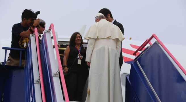 Papa Francisco deja Lima y llevará la palabra de Dios a Trujillo