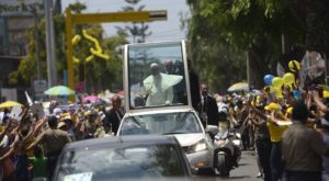 Papa Francisco: esta fue la razón por la que decidió detener el papamóvil en Trujillo