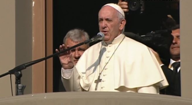 Papa Francisco agradece al pueblo peruano y bendice a miles desde el balcón de la Nunciatura