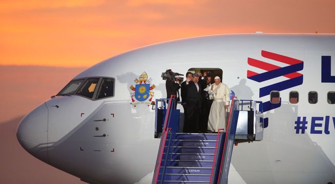 Papa Francisco llega a Roma después de su viaje a Chile y Perú
