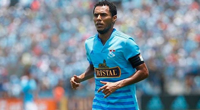 Sporting Cristal: Carlos Lobatón manifestó molestia por ganar puntos en mesa