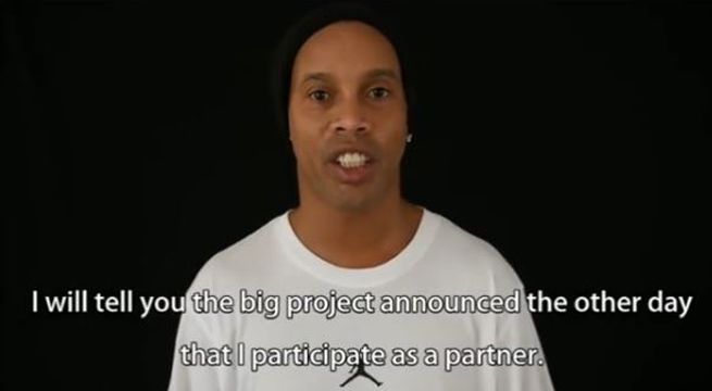 Video del anuncio de la despedida de Ronaldinho se hace viral