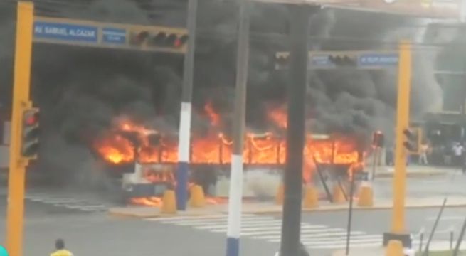 Rímac: bus del Corredor Azul se incendió en plena avenida Alcázar