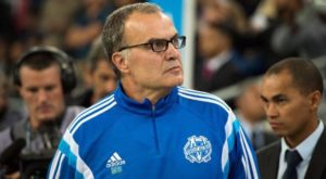 Marcelo Bielsa recibe dura sanción tras alejarse del club que lo contrató