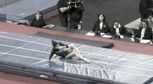 Una de las mejores gimnastas del mundo se fractura el fémur durante competencia