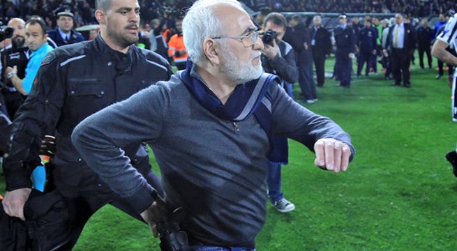 Grecia: el presidente del PAOK amenaza al árbitro con un arma