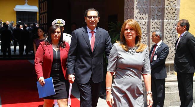 Martín Vizcarra espera en Cancillería invitación del Congreso para juramentación