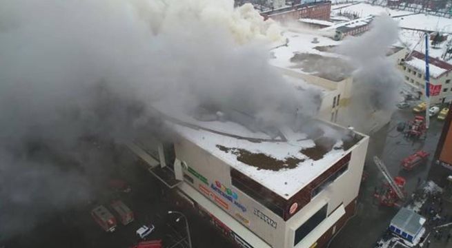 Rusia: al menos 37 muertos en incendio de centro comercial de Siberia