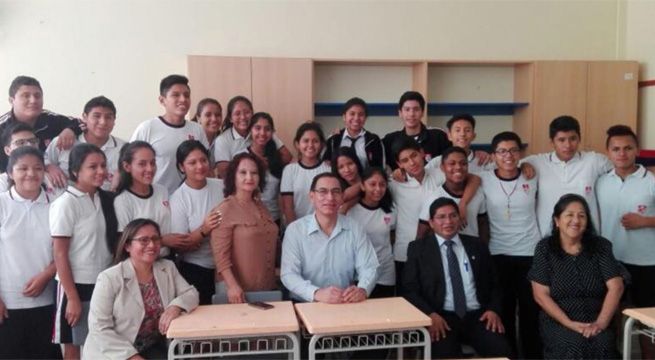 Presidente Martín Vizcarra visita Colegio Melitón Carvajal