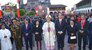 Vizcarra participó en misa y procesión por Semana Santa en Ayacucho