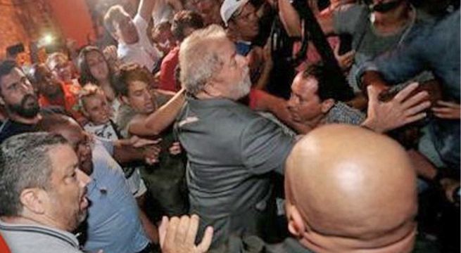 Expresidente de Brasil Lula Da Silva se entregó a la policía federal de su país