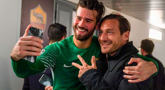 Champions League: el ingreso de Totti al camarín romano tras eliminar al Barcelona