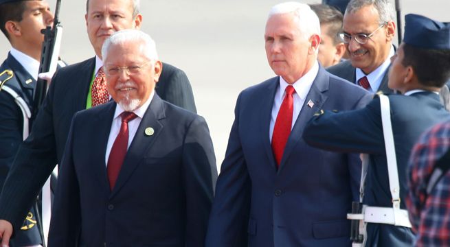 Mike Pence llegó al Perú en reemplazo de Donald Trump para la Cumbre de las Américas