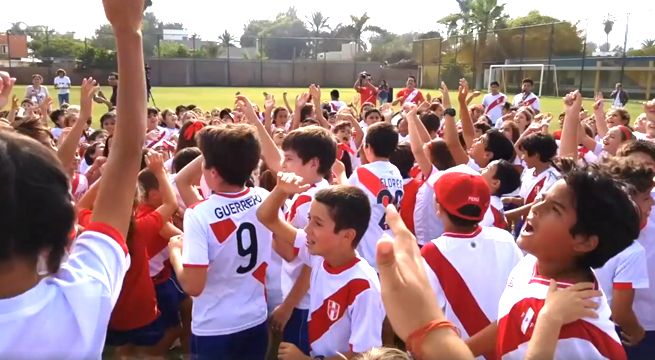 (VIDEO) Selección peruana: Aliento de colegiales se hace viral en redes sociales