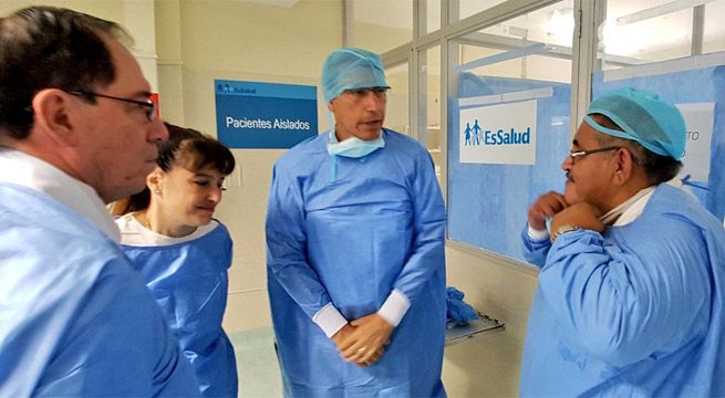 Martín Vizcarra visitó a Eyvi Ágreda para conocer su estado de salud