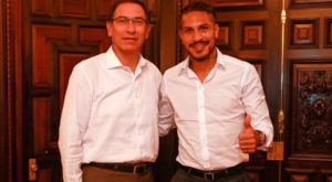 Martín Vizcarra recibió a Paolo Guerrero en Palacio de Gobierno