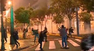 Policías y manifestantes se enfrentaron en marcha contra el Congreso