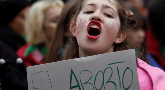 Diputados de Argentina aprueban proyecto para legalizar aborto