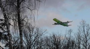 Autoridades detienen a hombre en aeropuerto de Moscú tras falsa amenaza de bomba