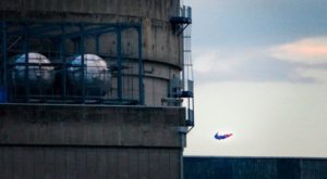 Francia: Greenpeace estrelló dron con forma de Superman en planta nuclear