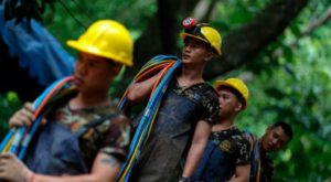 Tailandia: Muere rescatista que llevaba alimentos a los niños atrapados en cueva