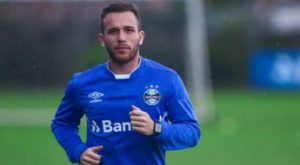 Barcelona oficializa el fichaje del brasileño Arthur hasta el 2024