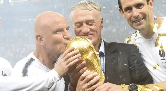Futbolista francés pide renuncia del DT de su selección por insólita razón