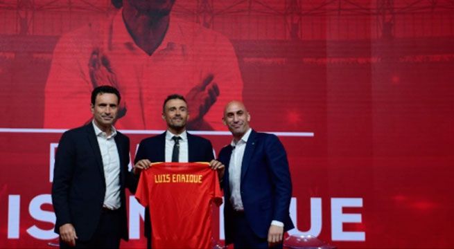 Luis Enrique promete una evolución al ser presentado como DT de España