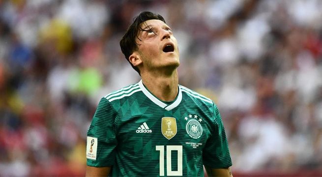 Federación Alemana de Fútbol responde a Özil tras denuncias de racismo