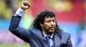 René Higuita pierde los papeles y golpea a un aficionado