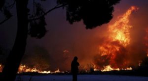 Grecia: al menos 7 muertos por incendios forestales cerca de Atenas