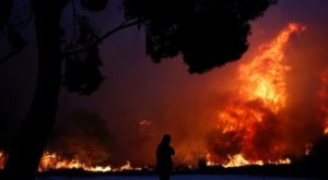 Grecia: hallan cuerpos de familias unidas en último abrazo tras no escapar de incendio