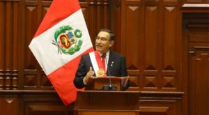 Martín Vizcarra anuncia referéndum sobre reelección de congresistas