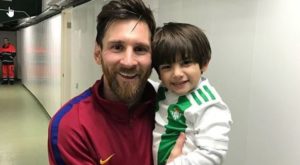 Lionel Messi cumple el sueño del hijo de su rival