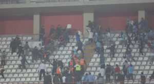 Hinchas de Universitario y Sporting Cristal protagonizaron una terrible pelea